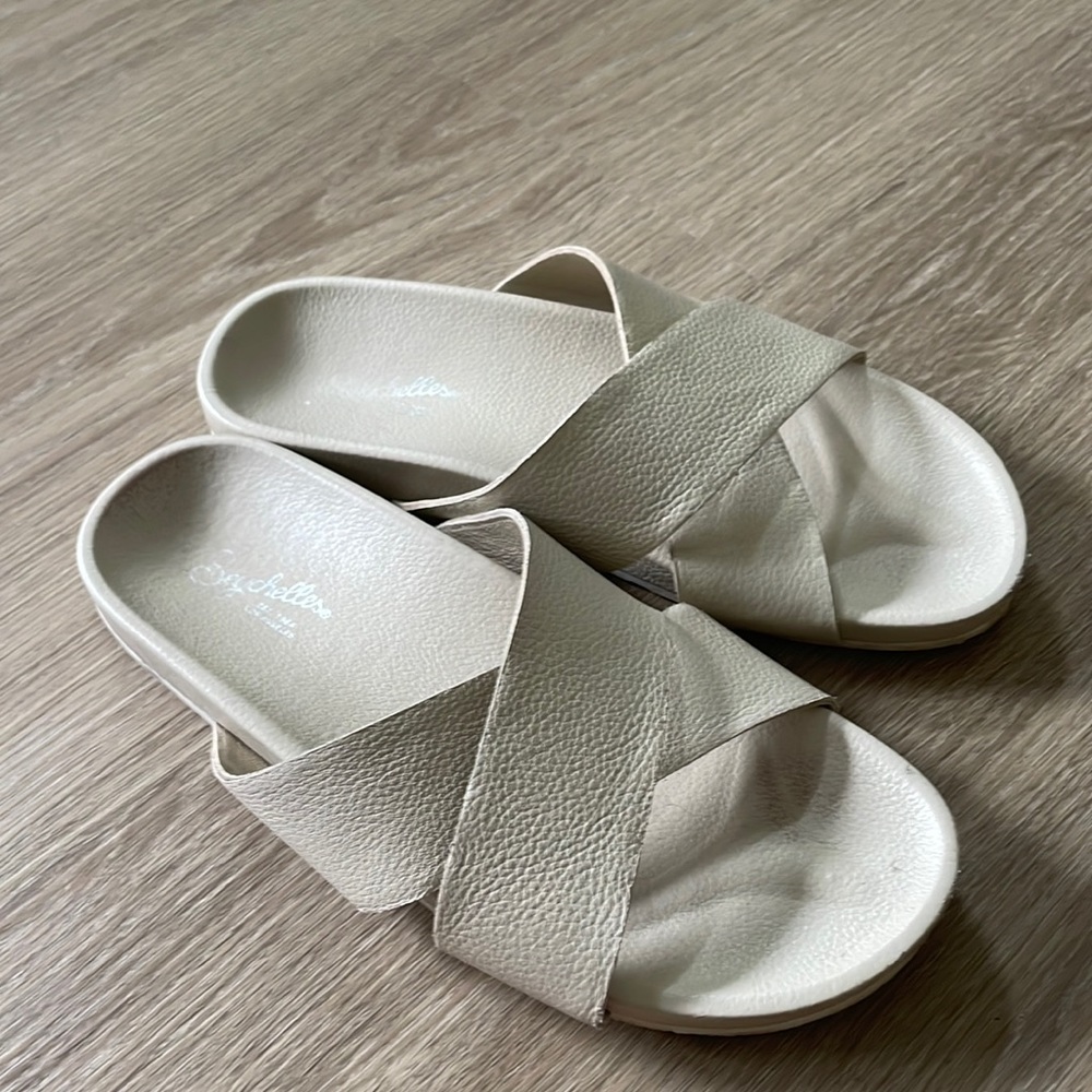 White leather sandals (8)